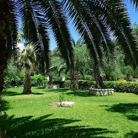 Nefeli Hotel 3*