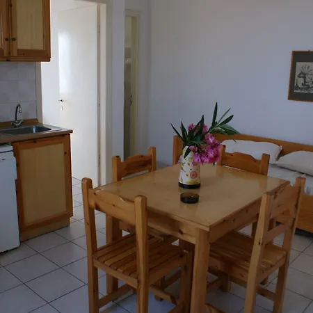 Front Salvanos Aparthotel