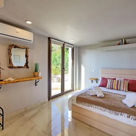 Beachfront Seawave - Brand New And Seafront! By Mediterraneanvillas Villa Agios Spyridon (Corfu)