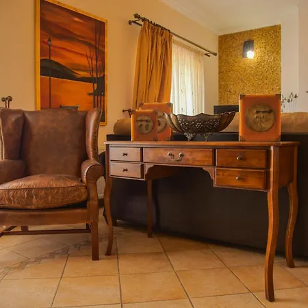 Emily, Soothing Experience, Perfect Getaway Holiday home *