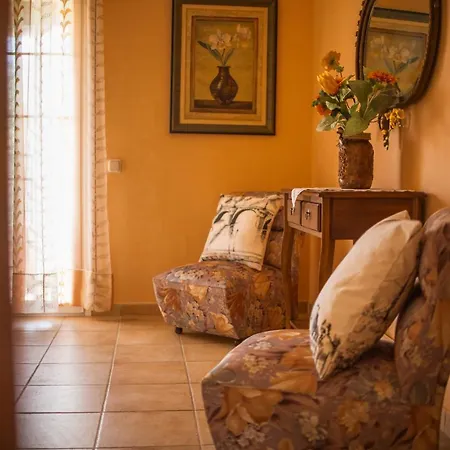 Emily, Soothing Experience, Perfect Getaway Holiday home *