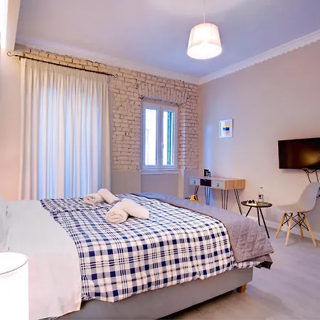Cheerful In The Heart Of Corfu Old Town *
