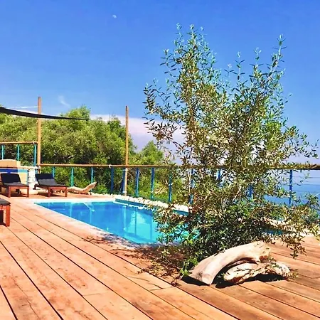 Intaba: Seaside Retreat With Pool On Corfu's Riviera Holiday home *
