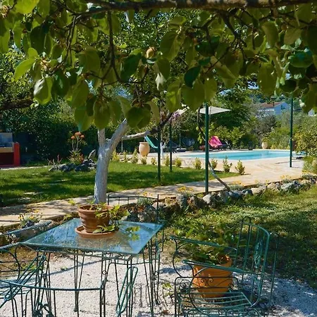 The Red House In Villa *
