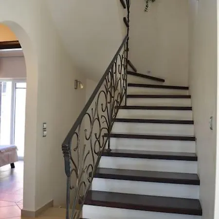 Villa Elm Poulades