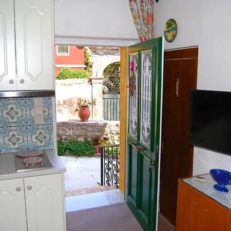 Yangos Traditional * Kouramades