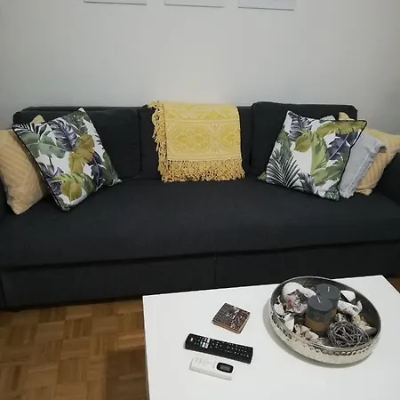 Old Town Furnished Apartment *