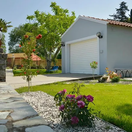 Holiday home The Avra Gardens *