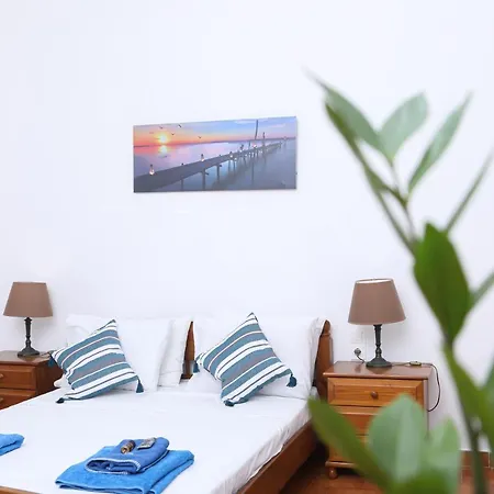 Corfu Seaside - Private Garden Retreat Apartment Gouvia