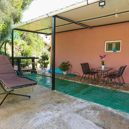 Corfu Seaside - Private Garden Retreat Apartment