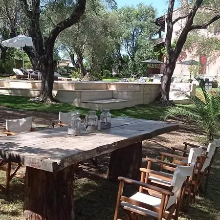 Gardens Holiday home Astrakeri