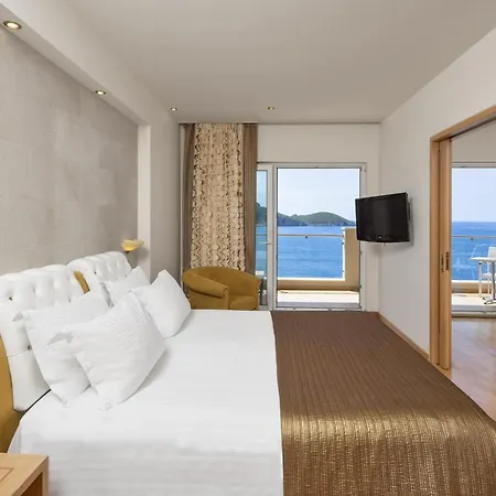 Akrotiri Beach