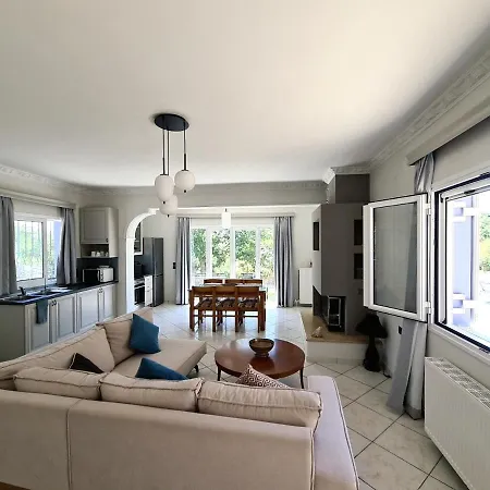 Juliet Villa *