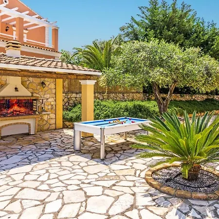 Villa Petrosa By *