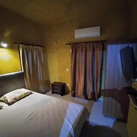 Stonemakers Hide Holiday home *