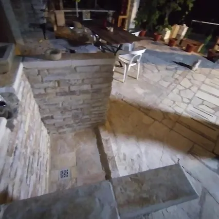 Stonemakers Hide Holiday home *