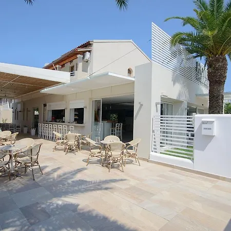 Oasis Hotel 2*