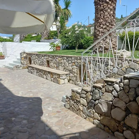 Vakantiehuis Natassa House 2 *