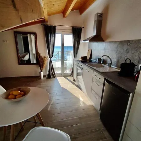 Aparthotel Nereides *
