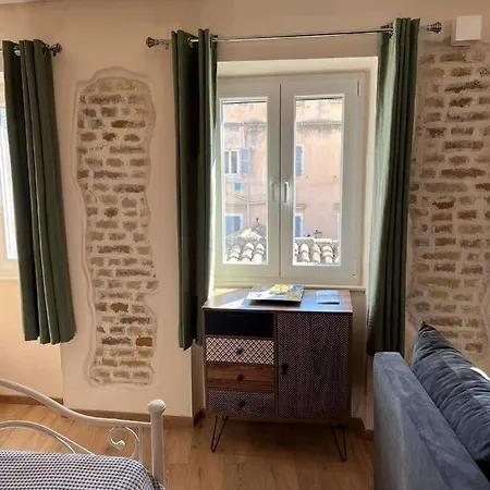 Apartment Cosy Old Port Apt In Old Town