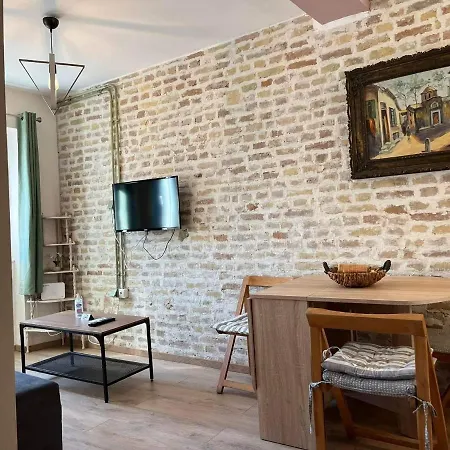 Apartment Cosy Old Port Apt In Old Town *
