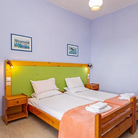 Alexandros Hotel 2*