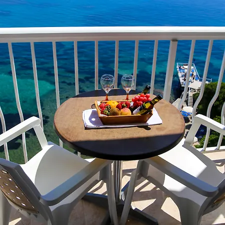 Oasis 3* Perama (Corfu)