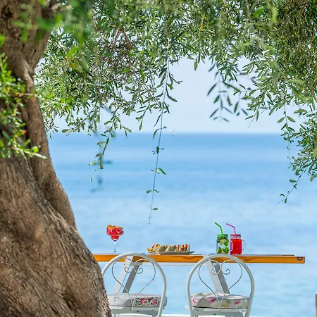 Aurora Beach Hotel 2*