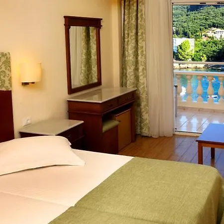 Akrotiri Beach 5*