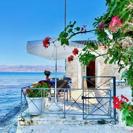 Beachfront By Dadovillas Apraos