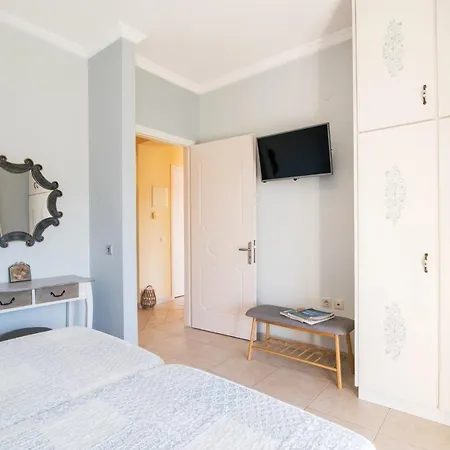 Alexandra Villa *