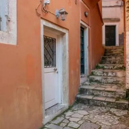 Newly Renovated 1730's Venetian Loft Apartment