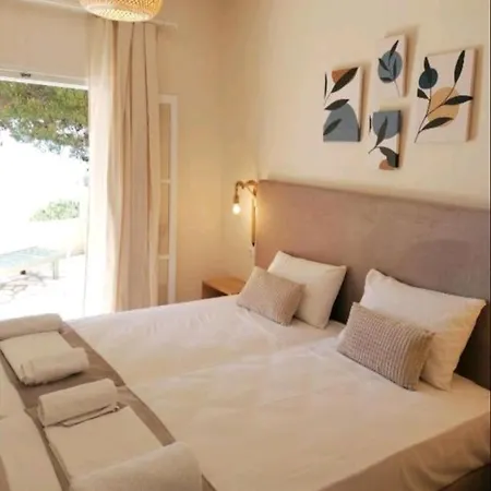 Onar By The Sea