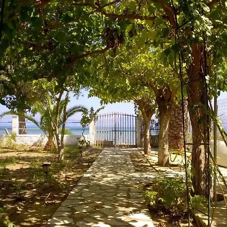 Aristidis Holiday home *