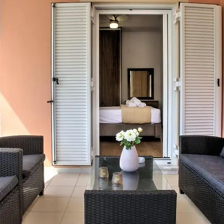 Holiday home Bezolot Resort. Karousades (Esperies)