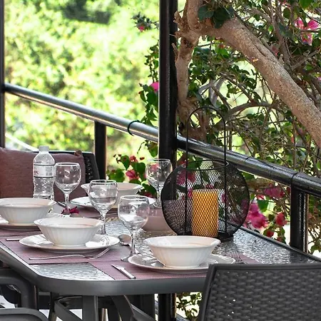 Bezolot Resort. * Karousades (Esperies)