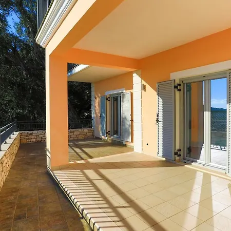 Kalamia Villa *