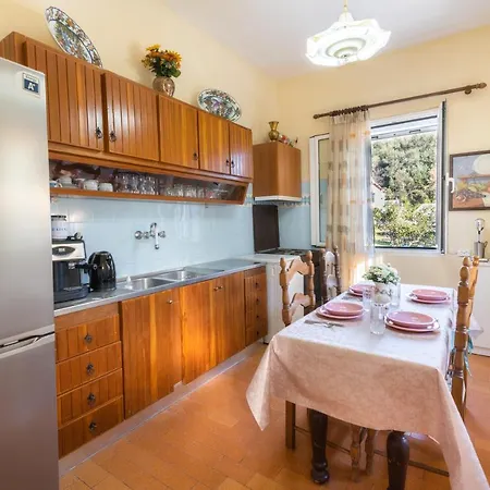 Holiday home The Old Well, Spacious House In North Corfu