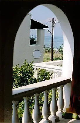 Front Salvanos Aparthotel Acharavi (Corfu)