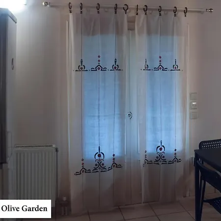 House In The Olive Garden Apartment *