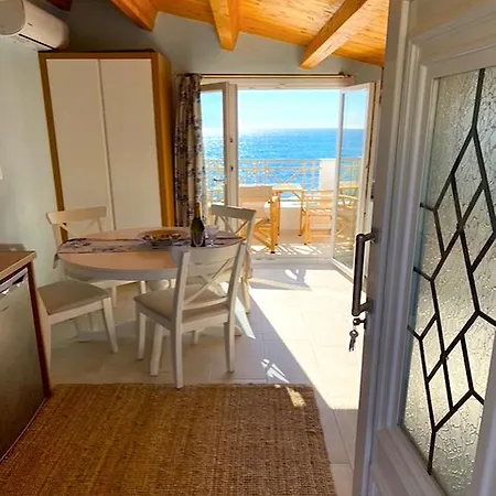 Apartment Beachfront Loft - Agios Gordios, Corfu