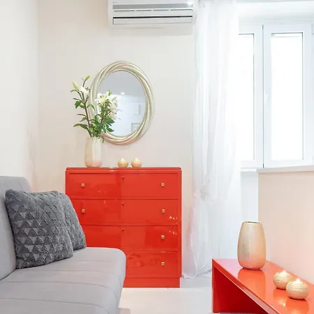 Elegant Old Town By Nadiona Apartment *