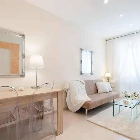 Apartment Elegant Old Town By Nadiona