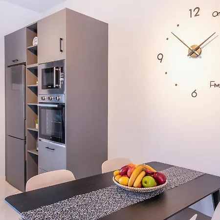 True Apartment Sfakera