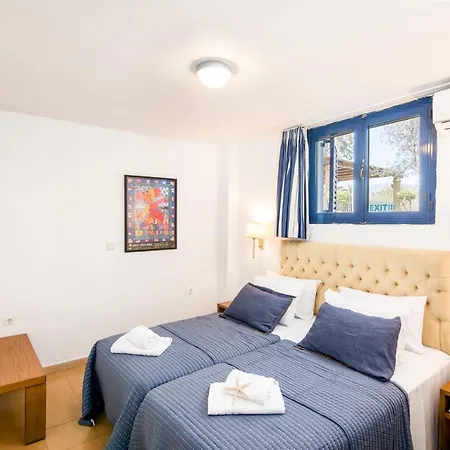 Apartment Blue & White Velvet 20m From The