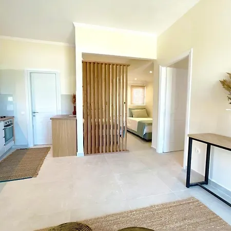 Apartment Beachfront 4-bed Luxury - Agios Gordios, Corfu, Greece