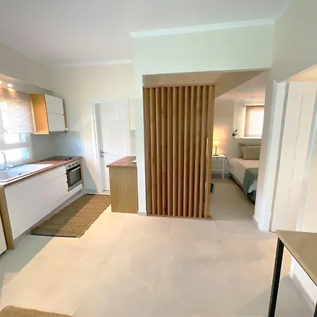 Apartment Beachfront 4-bed Luxury - Agios Gordios, Corfu, Greece *
