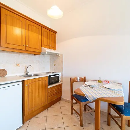 Apartment Giannis 12 *