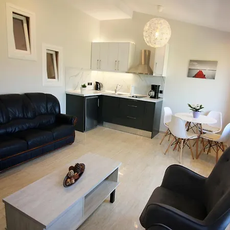 Santa Barbara Lakis Aparthotel
