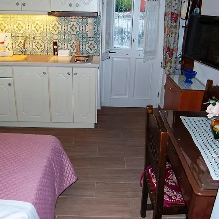 Yangos Traditional Apartment